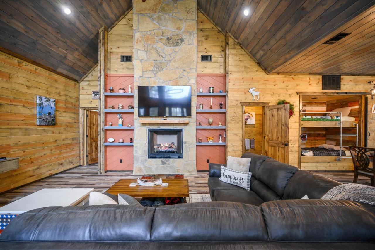 The Adirondack Honeymoon Hot Tub Soaking Tub Wood Burning Fireplace Stephens Gap Exterior photo